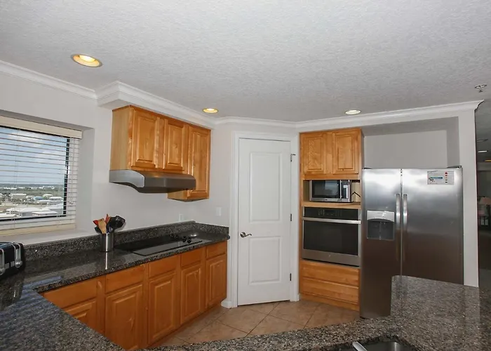 Colonnades 903 Apartment *
