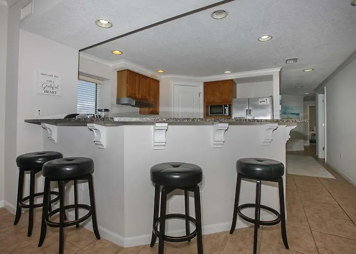 Apartment Colonnades 903