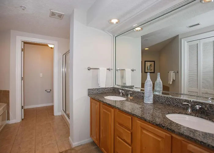 Colonnades 903 Apartment *